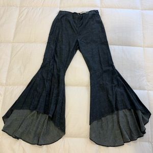ALICE + OLIVIA Blue High Waisted Cotton Blend Pants w/ Wide Bell at Bottom